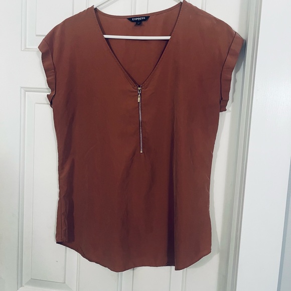 Express cap sleeve rust colored top - Picture 1 of 3